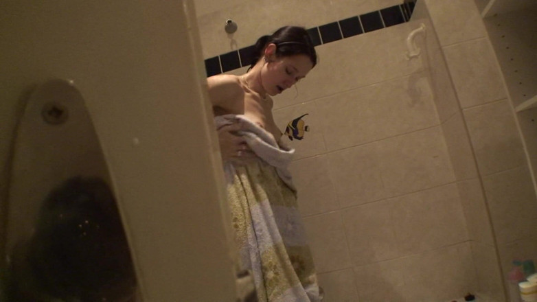 Slutty Teenies: Gadis remaja seksi rambut cokelat lagi mandi