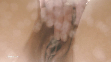 1THELMA: Podwodna masturbacja i orgazm