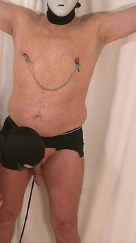 De zwarte dominatrix dag 23 - na een orgasme dat machinaal lijdt terwijl ze haar kut masturbeert
