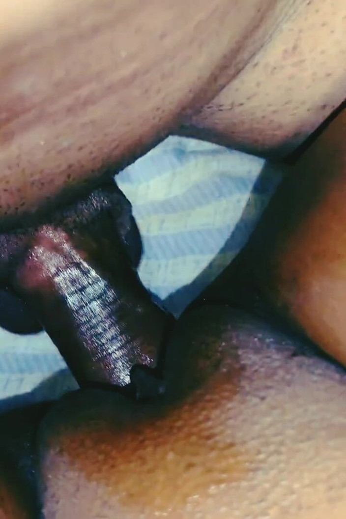 HOTKAMASUTRA: 阿曼在给 Tejaswini 洗澡时做了一个寡妇