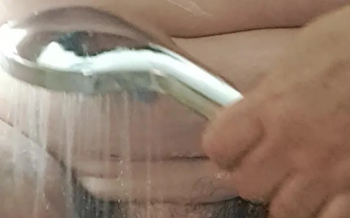 Mommy big hairy pussy: Washing Stepmother's Hairy Pussy