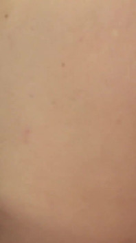Freche MILF carolyn Reese mit zwei schönen großen frechen titten und glatter muschi springt mit ihrer muschi auf einen großen schwanz