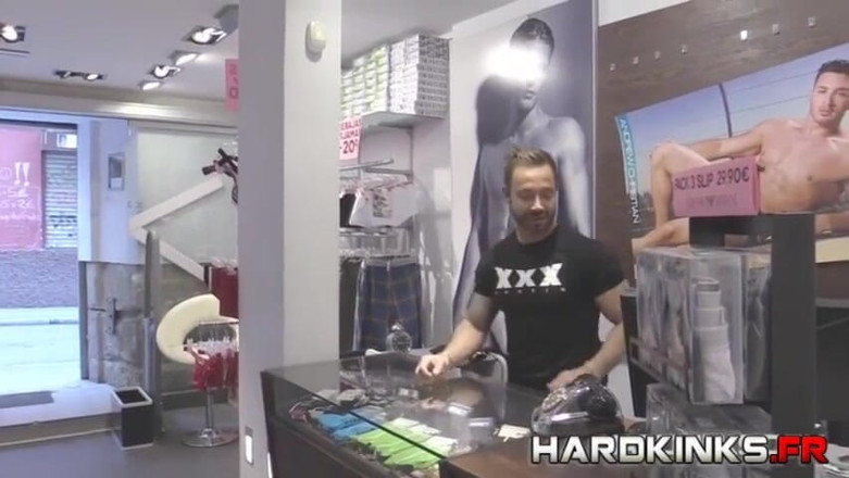 Hard Kinks: Hardkinks - Servicing customers