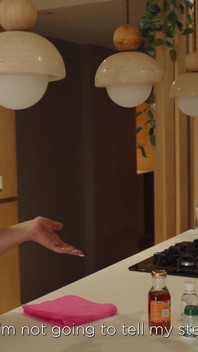 Büyük göğüslü olgun bir MILF kırışıklıkları için benden boşalma istiyor