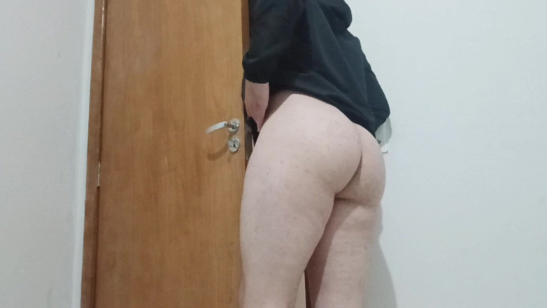 amateurbrazilian: Gran culo brasil - femboy loiro só de shortinho rebolando