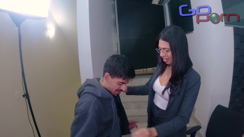 Go Porn: สาวฝ่ายบุคคลจ้างผู้ชายทันทีเพราะเห็นควยใหญ่