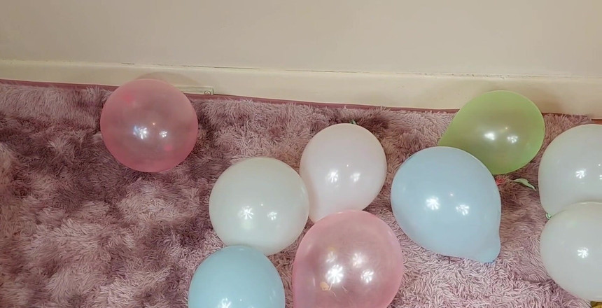 Michellexm: Balloon Play and Masturbation Blowing up Balloons Until They Pop.