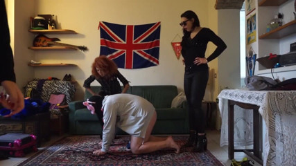 Lady Mesmeratrix Official: Esclavo enmascarado es castigado por tres chicas dominantes