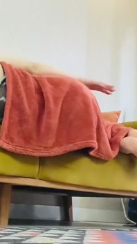 Fiul vitreg ejaculează pe picioarele mele