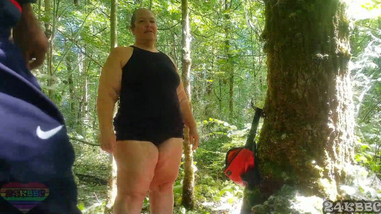 24KBBC: Gordinha vizinha e eu nos divertimos na floresta