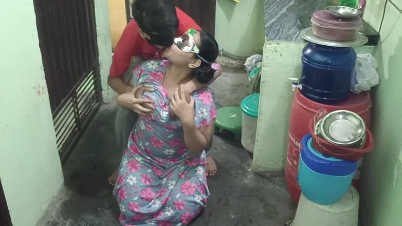 Sexgarl84: Meri Hot Nokarni Pocha Laga Rahi Thi, Maine Piche Se...