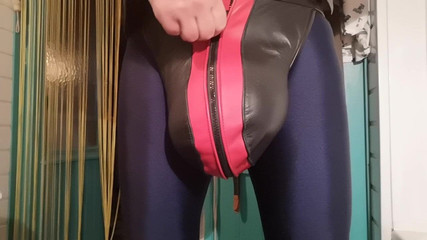 Monster_Meat_: Perfeito abaulamento em jockstrap de couro