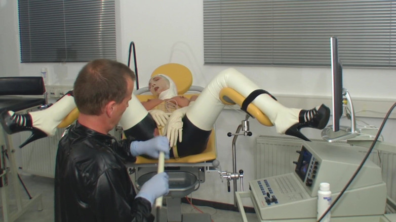 Rubber & Clinic Studio - 1ATOYS: Szalone badanie usg odbytu w gumie