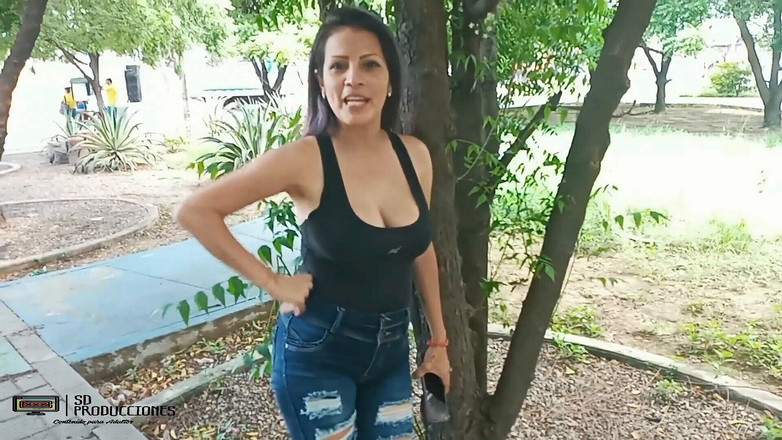 donato: Lesbické kamarádky si navzájem šukají kundičky velkým plastovým ptákem - Porno ve španělštině