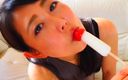 Mayumi Kanzaki: Mamă sexy asiatică excitată suge pula bomboanelor