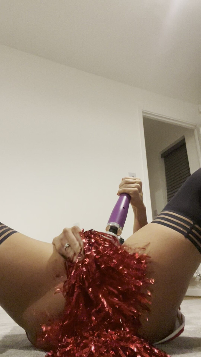 CALLIE ROKS: 오르가즘 롤플레이를 망친 치어리더