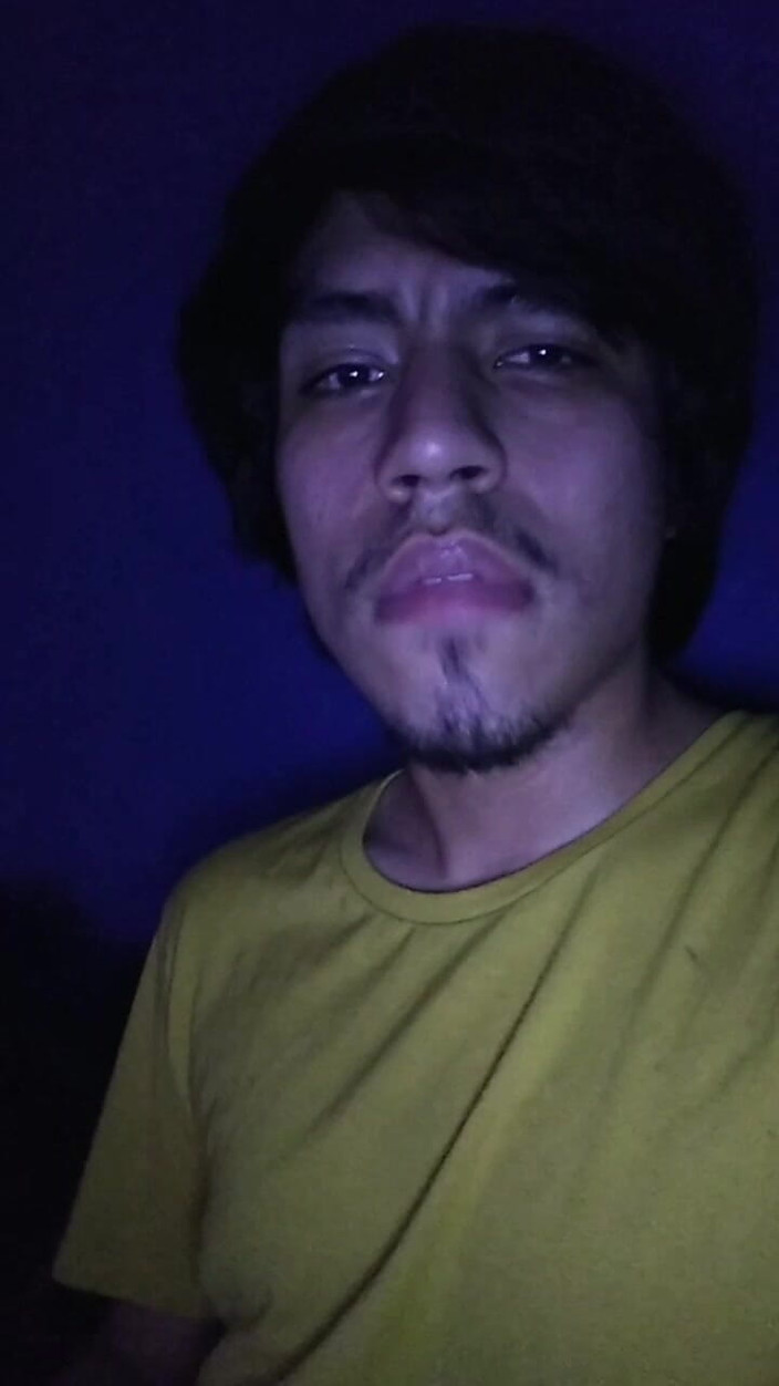AlexAlejandro13: Schau dir mein heißes gesicht an