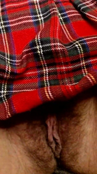Sexy muschi unter kurzem, plaidischer rock