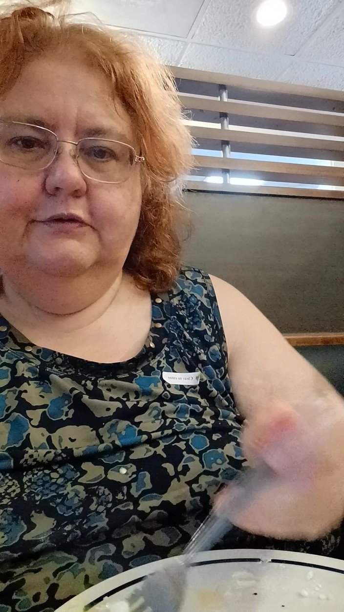 BBW nurse Vicki adventures with friends: ブルーベリークレープとクリームヤミー