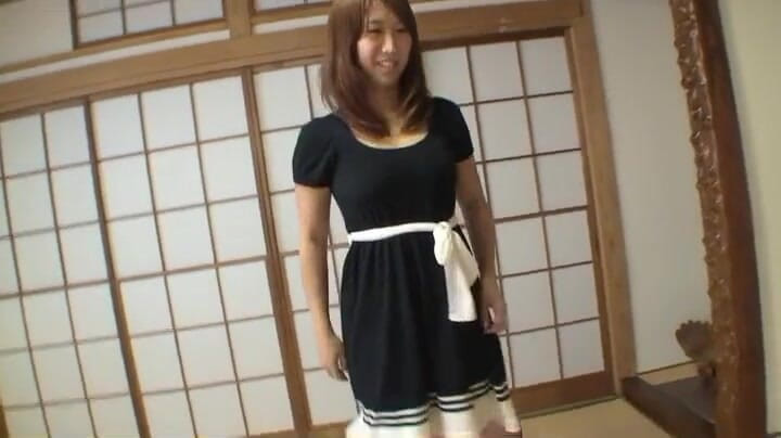 Time To Jerk Off: Japonská amatérská tart si hraje s hračkou a tvrdým ptákem