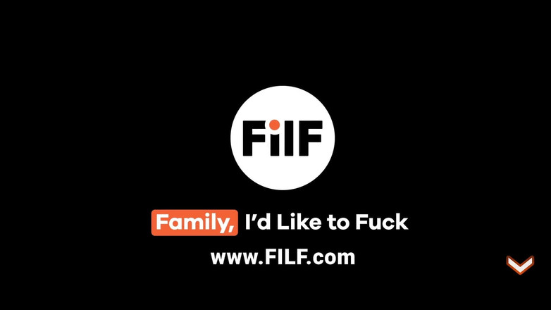 FILF - Father I'd Like To Fuck: Leah Gotti si nechává vypracovat teen kundičku