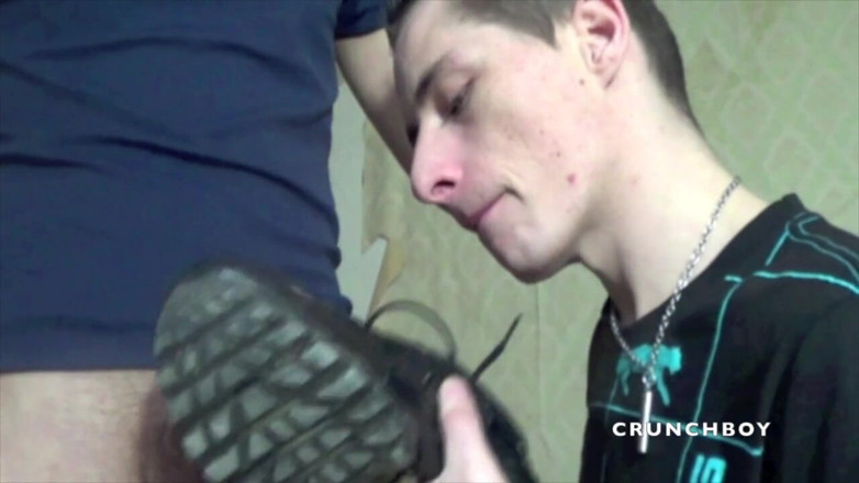 STRAIGHT BOY CURIOUS: Fabien ošukaná hetero arabskými čichajícími teniskami