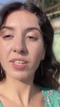 Teenie, bukkake, cumwalk - une fille de 18 ans se fait recouvrir de sperme 