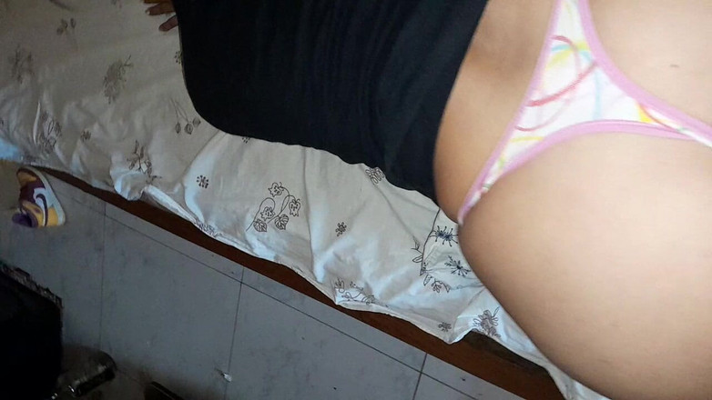 Karely Ruiz: 本当の継娘の熱い小さなアソコ