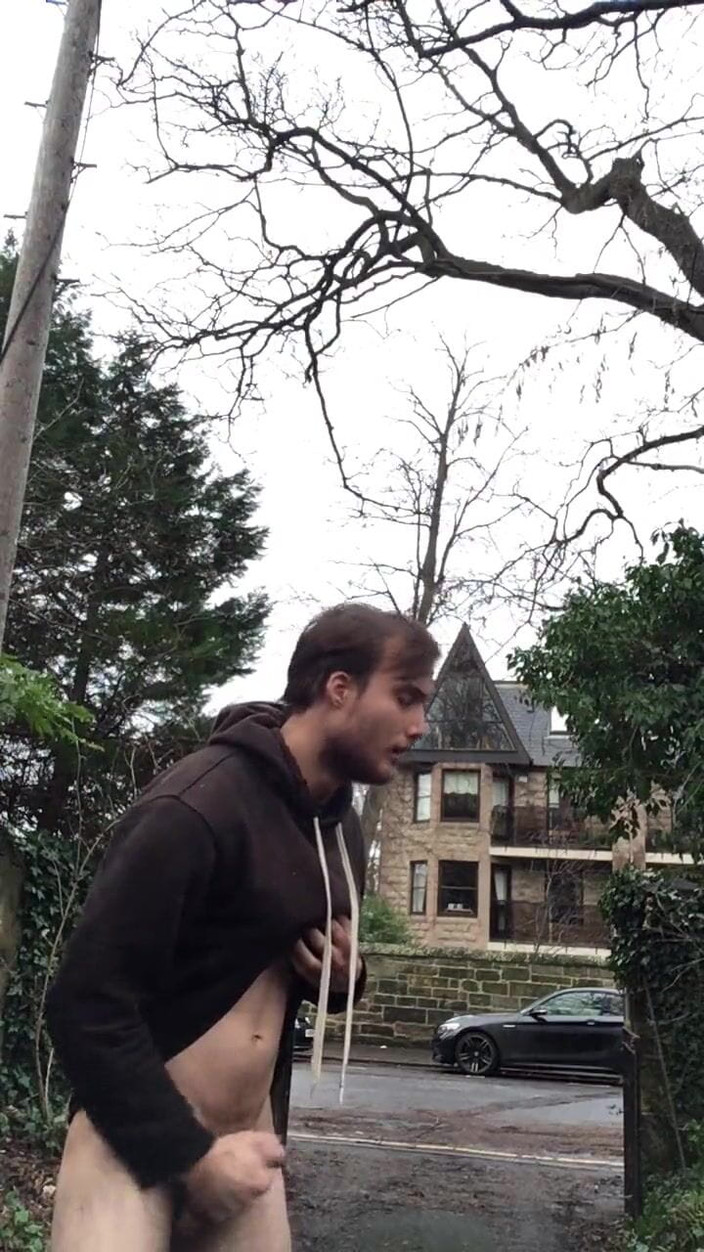 Sexy guy nude: सार्वजनिक रूप से हस्तमैथुन!