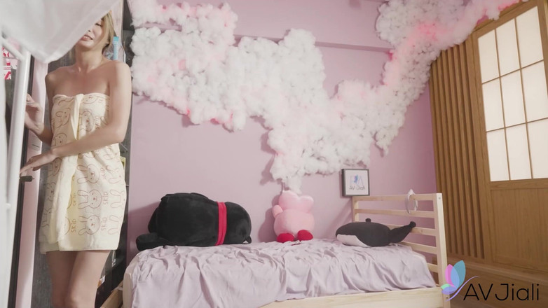 AV Jiali: Nerd miang dengan pengawal permainan sihir mengongkek adik tiri panas...