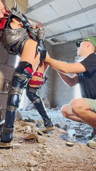 Coslpay al aire libre doble fisting anal
