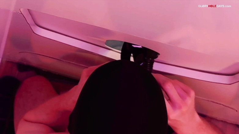 GLORYHOLEGAYS: Twink al gloryhole - vuole molto di più di un pompino