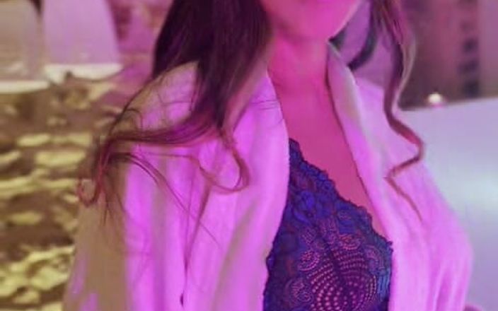 Mianins: Striptis yang sensual untuk mengenalku dan tubuhku