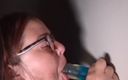 Jade fillher: Cewek semok ini lagi asik nyepong dildo di webcam
