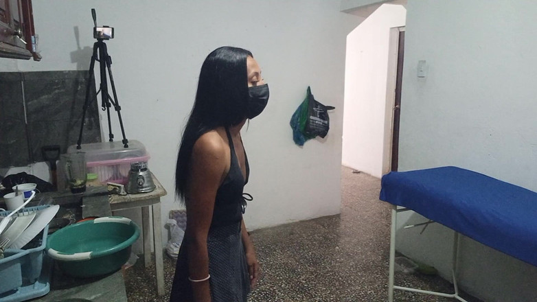 NEGRITA SEXY: Я навещал своего соседа, а затем мужчина, который мне так нравится приехал, чтобы сделать нас болезненными