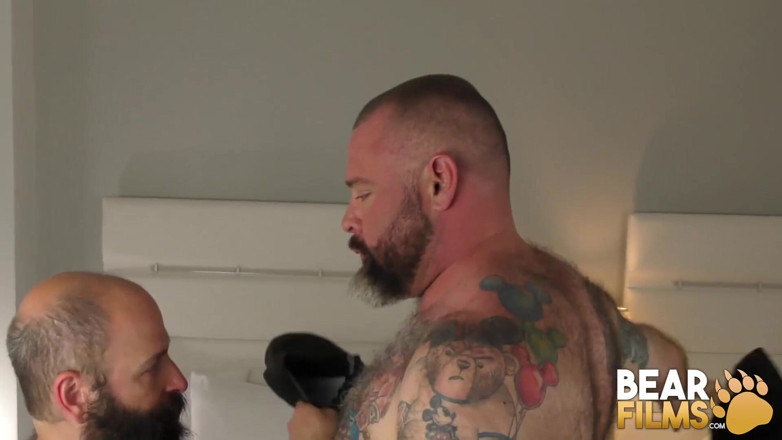 Bear Films: BEARFILMS - Big bear Kurt Jacobs raw fucked by Machael Johnson