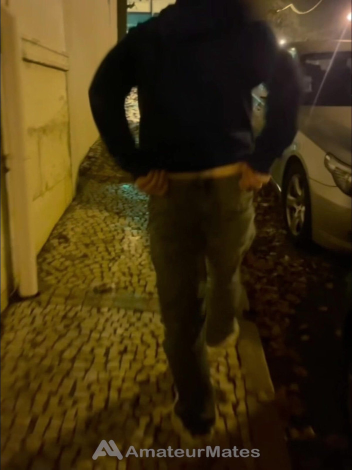 AmateurMates: Compilation De Garçons Amateurs Exhibant Leur Petit Cul Dans La...