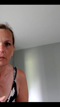 Shhhh Jestem dziewczyną twoich najlepszych przyjaciół ... Wkradając się, ponieważ wiem, że kochasz moje cycki .... Zwisanie w twarz