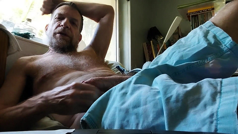 Hairyartist: Отчим помогает тебе расслабиться с его большим членом
