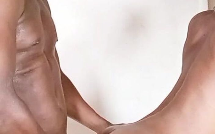Sexydaddy: सेक्सी डैडी पतली बॉटम को चोदते हैं