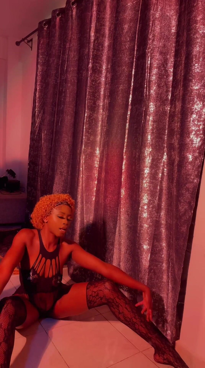 Chickysue: Sexy tanec v prádle