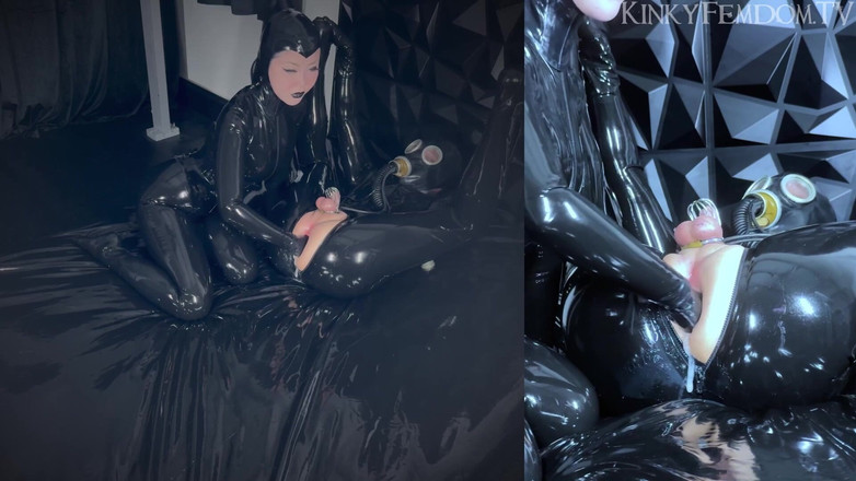 KinkyFemdomTV: Latex gasmask dubbel anal fisting