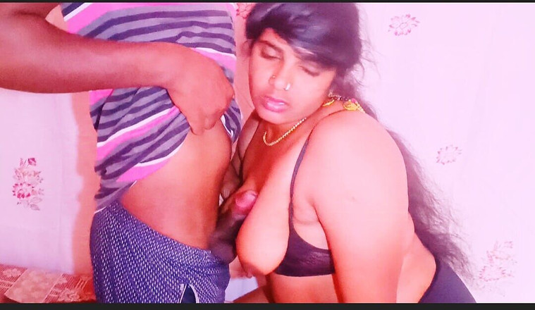 Telugu honey lips: Desi styvmamma och styvson knullar Telugu smutsiga samtal.