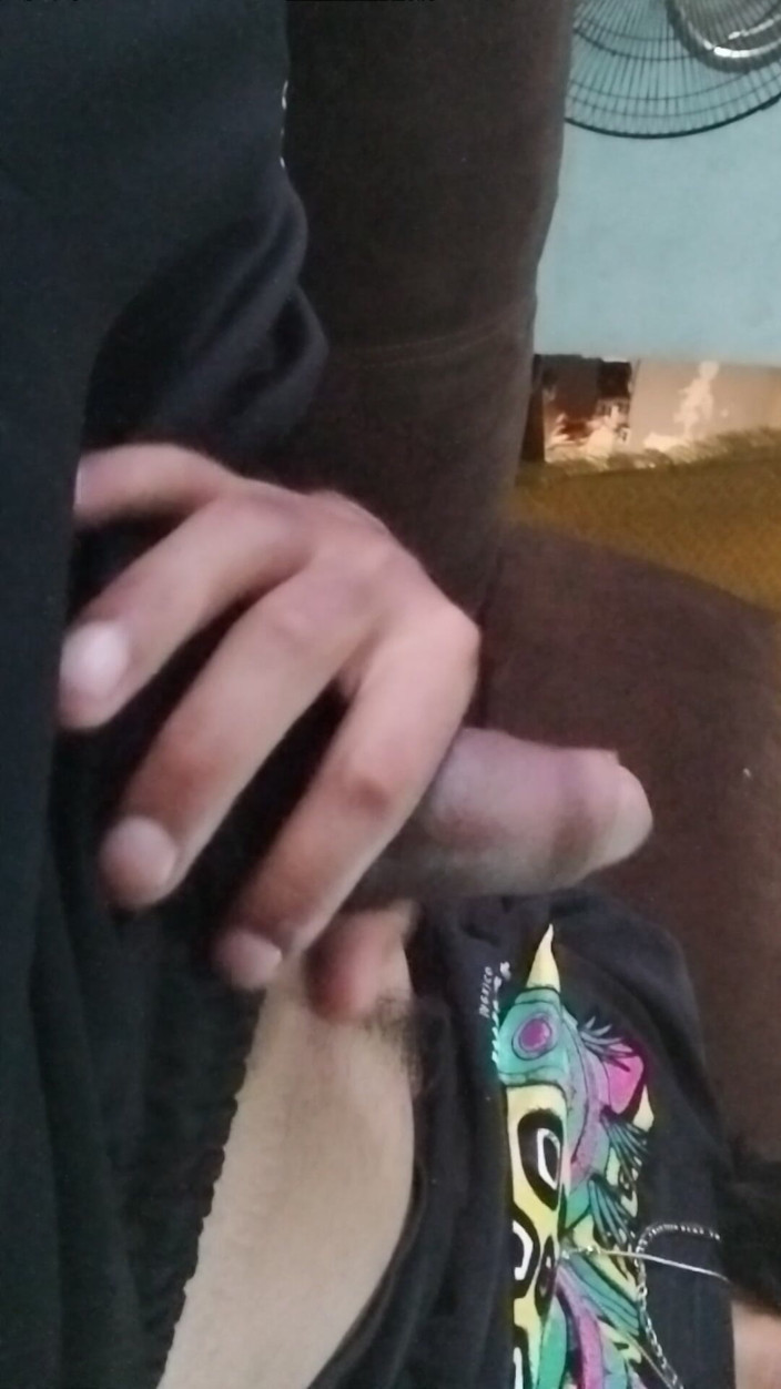 AlexAlejandro13: Jovem se masturba porque quer sentir seu prazer