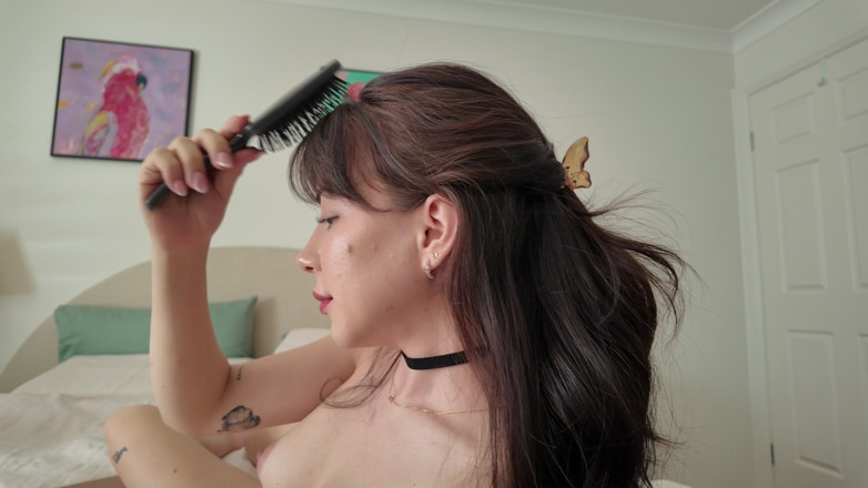 Luna Lovekiss: Luscious Hair Play