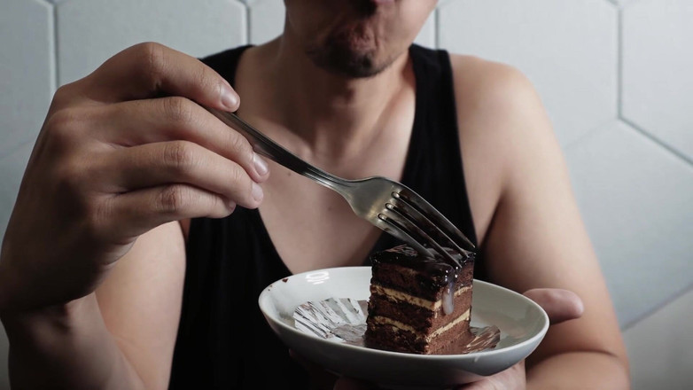UnderXiaoQiang: ¡La tarta especial del chico asiático de cumpleaños!
