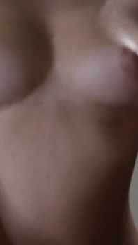 POV abgelenkter fick: Asiatische freundin reitet schwanz, während ich an meinem telefon bin und endet mit tropfendem creampie