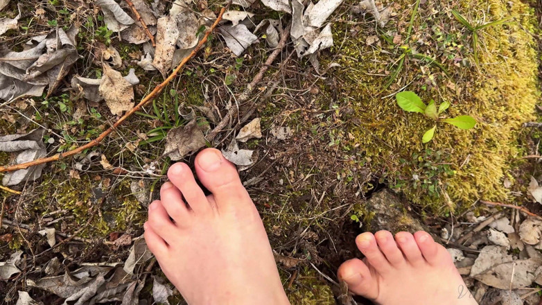 Vasya Sylvia: Barefoot Walk in the Forest - Foot Fetish - Bare Feet!