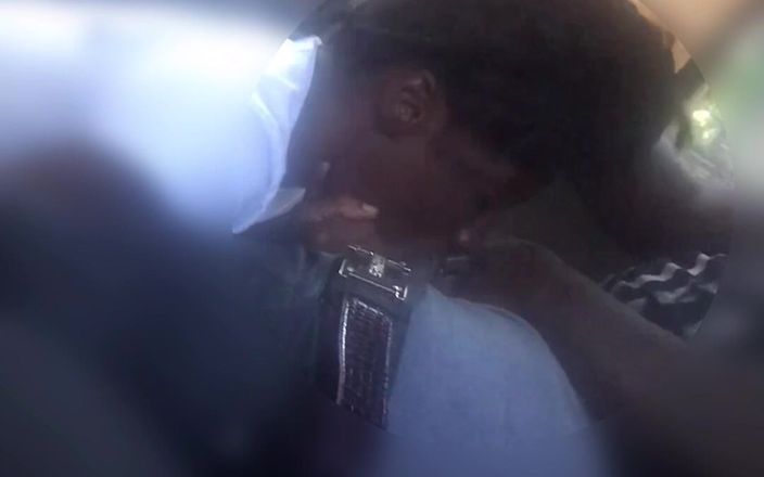 PlayboyHef: 在废弃的房子前长时间口交，并射精