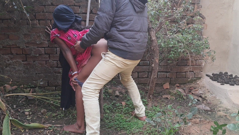 Trilokinath: 嫂子在屋外被干